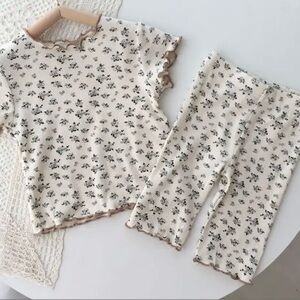 New two piece girl’s pajamas 4-5 years